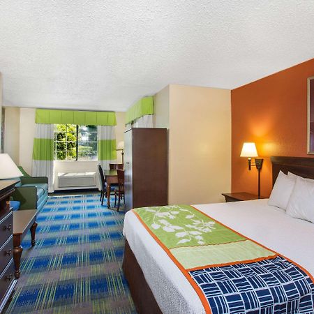 Days Inn By Wyndham Фремонт Экстерьер фото