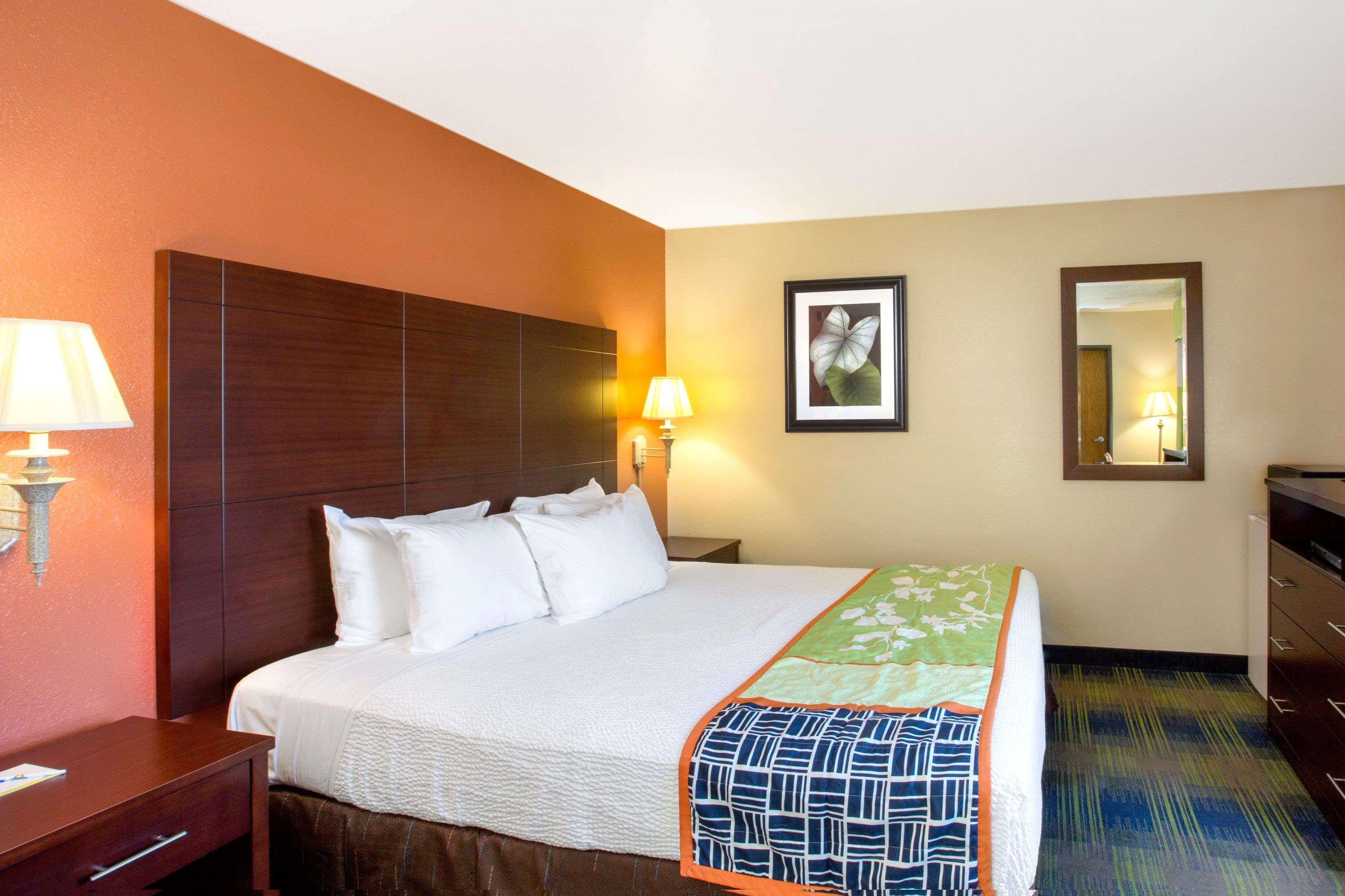Days Inn By Wyndham Фремонт Экстерьер фото