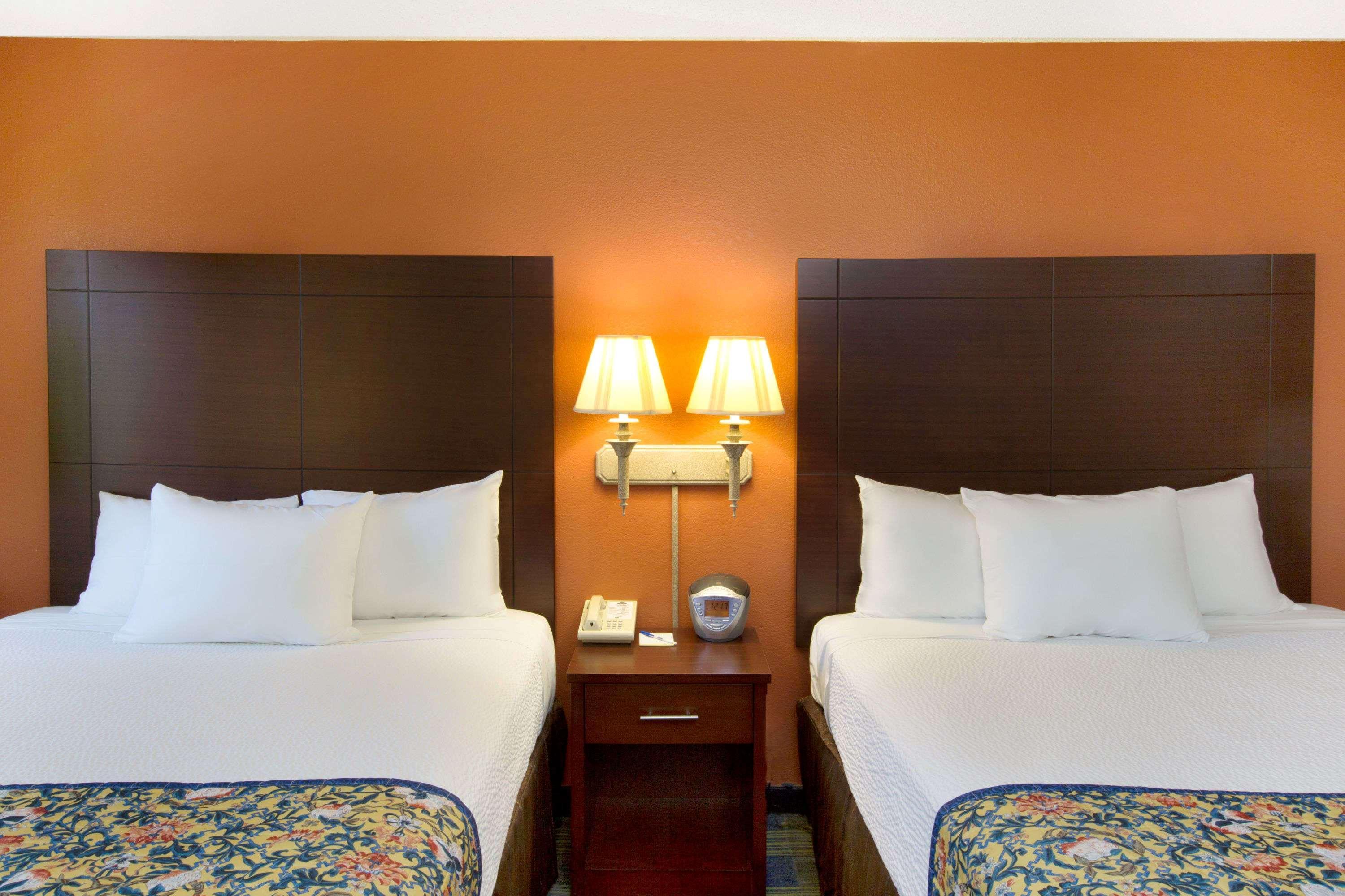 Days Inn By Wyndham Фремонт Экстерьер фото