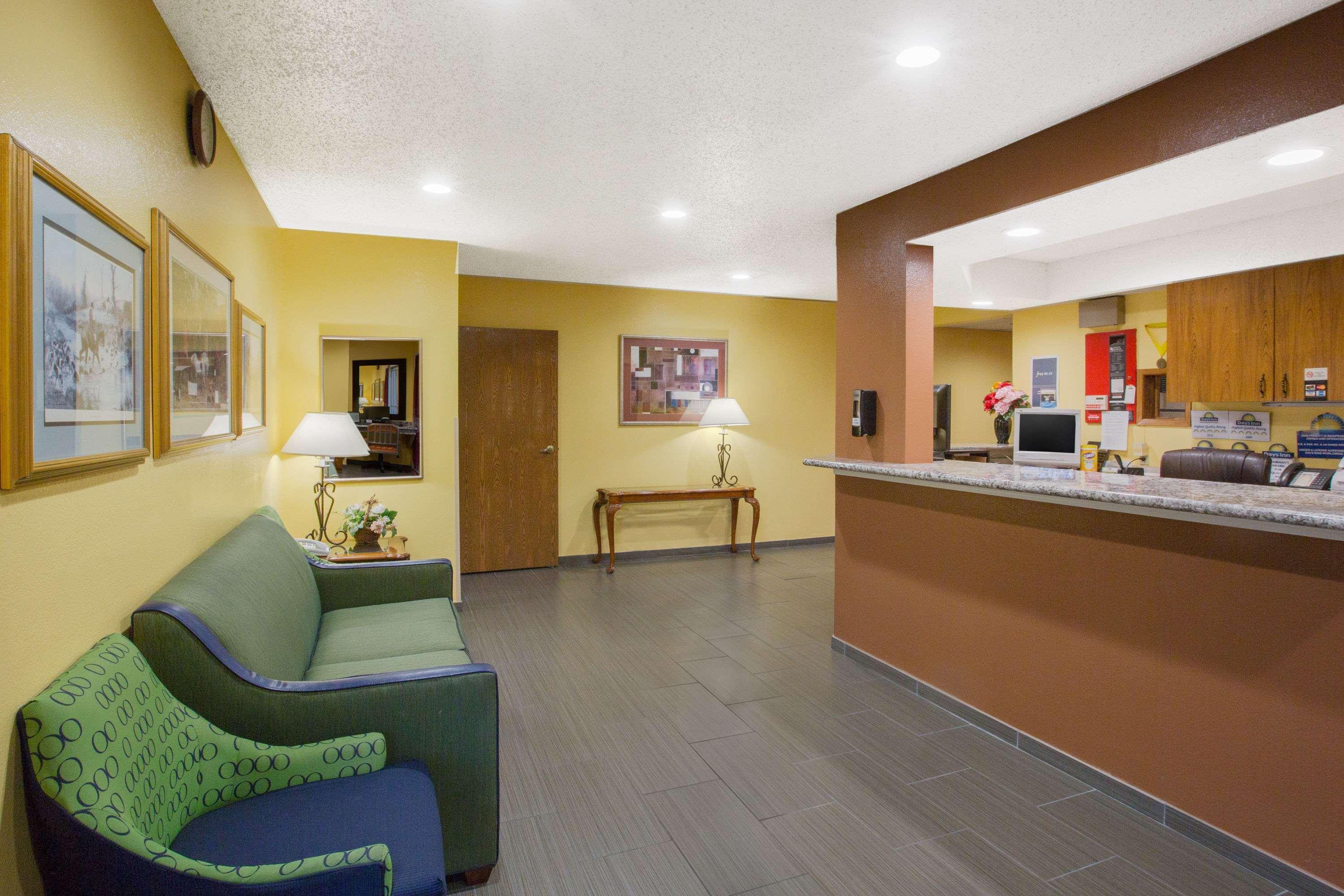 Days Inn By Wyndham Фремонт Экстерьер фото