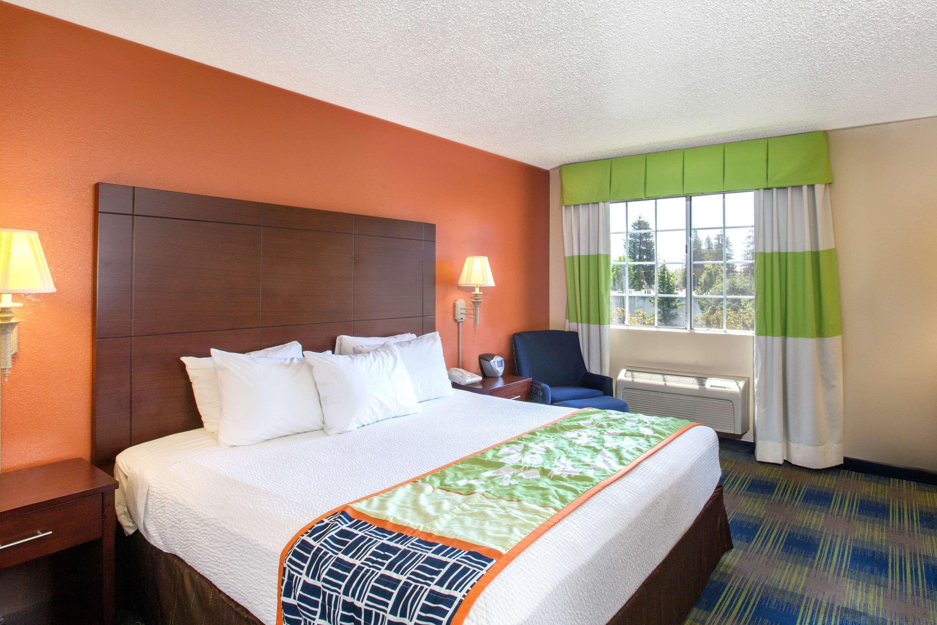 Days Inn By Wyndham Фремонт Экстерьер фото