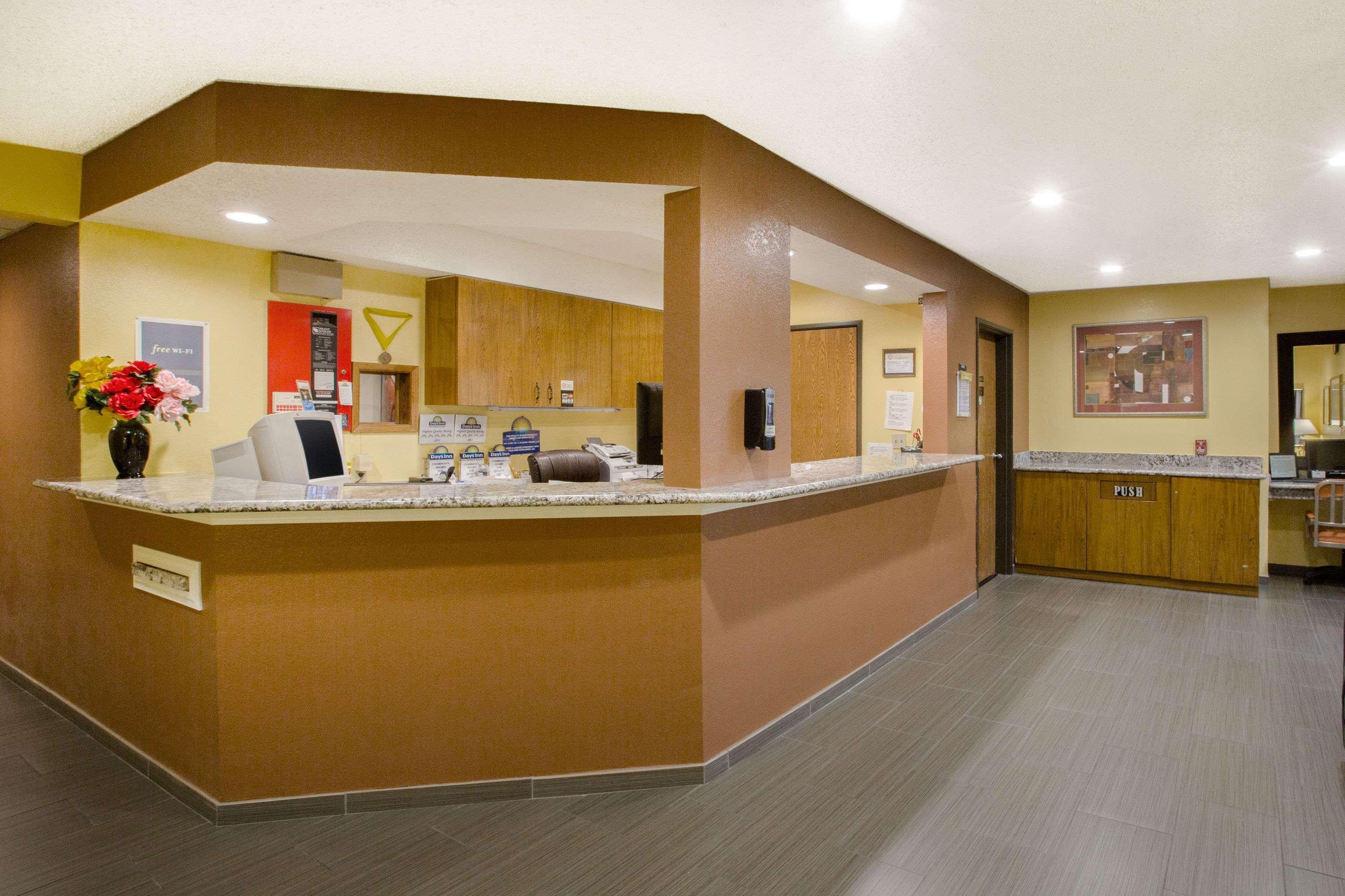 Days Inn By Wyndham Фремонт Экстерьер фото