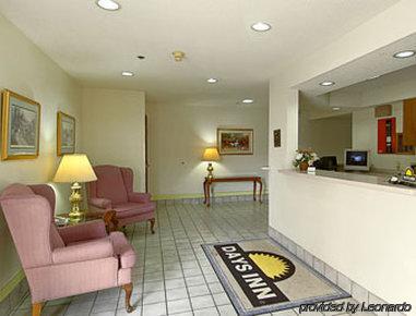 Days Inn By Wyndham Фремонт Интерьер фото